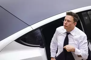 Elon Musk Pernah Nyaris Celaka saat Coba Teknologi Otonom Tesla