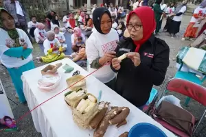 Relawan Ganjar Pranowo Jaring Dukungan Warga lewat Pelatihan Pembuatan Tapai