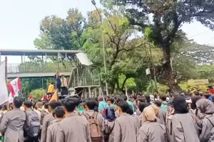 Unjuk Rasa Tolak Putusan MK, Massa Mahasiswa Terus Berdatangan ke Patung Kuda