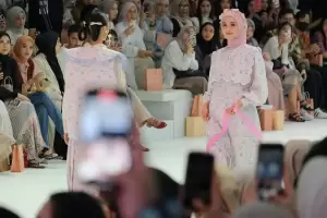 Jakarta Fashion Week 2024, Meity Dwi Savitri Angkat Tema Tying Infinity Dreams