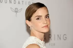 10 Artis Hollywood yang Memiliki Kecanduan Unik, Emma Watson Suka Belajar