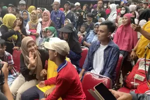 Momen Kehangatan Siti Atikoh Bersama Anak-anak Disabilitas di Bumi Pospera Jatinegara