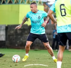 Radja Nainggolan Cedera Betis Saat Latihan Perdana Bhayangkara FC, Debut Tertunda!