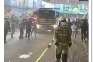 Kebakaran di Rooftop Blok M Square Diduga Berasal dari Kabel yang Terbakar