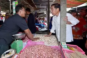 Kunjungi Pasar Waru di Kaltim, Begini Respons Jokowi Saat Temukan Harga Cabai Rawit Rp100 Ribu