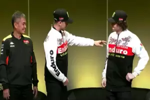 Rossi Kenakan Jaket Merah Putih saat Peluncuran Tim VR46 Racing Team