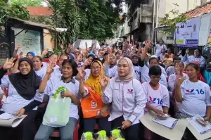 Gelar Bazar Minyak Goreng Murah, Caleg Perindo Nia Sita Sosialisasi Kertas Suara Pemilu 2024