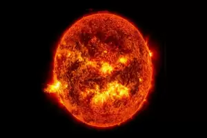 Matahari Bisa Terbakar, Benarkah Luar Angkasa Hampa Udara?