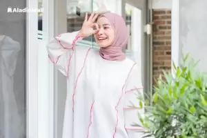 5 Gaya Hijab Casual Kekinian, Tunik Obras Luar Bikin Penampilan Makin Playful