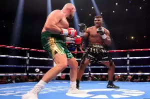 Francis Ngannou Kembali ke MMA, Lupakan Duel Ulang Tyson Fury?