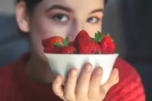 6 Alasan Makan Stroberi, Meningkatkan Kesehatan Jantung hingga Cegah Diabetes