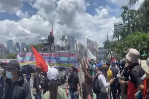 Massa Aksi Mulai Penuhi Depan Gedung DPR/MPR RI