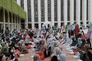 Ribuan Jemaah Ikuti Buka Puasa Bersama di Masjid Istiqlal