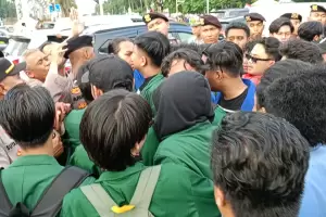 Demo Mahasiswa Dilarang Long March ke Istana, Aksi Dorong Tak Terhindarkan