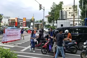 Berbagi Takjil Ramadan, PP GMKI: Terima Kasih KPU, TNI-Polri Pemilu Berjalan Damai