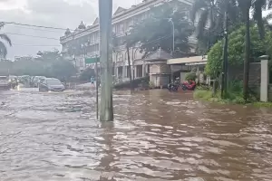 Kali Ciliwung Meluap, Sejumlah Wilayah di Jakarta Terendam Banjir hingga 2 Meter
