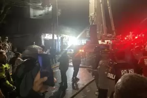 7 Orang Terjebak di Kebakaran Toko Frame Mampang Diduga Tengah Beristirahat