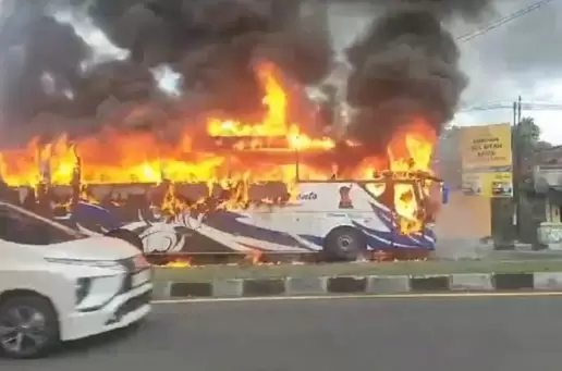 Bus Terbakar di Ringroad Barat Yogyakarta, Netizen: Cobaan H Haryanto Bertubi-tubi