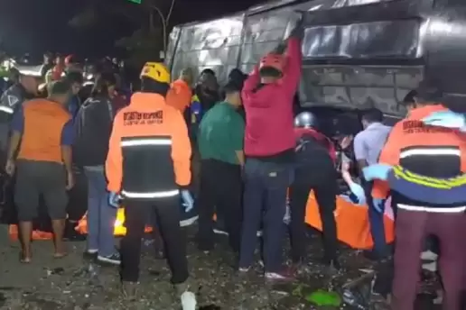 Detik-detik Bus Pariwisata Kecelakaan Maut usai Istirahat Makan di Ciater Subang