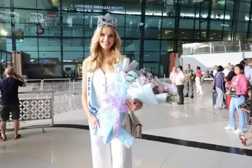 Tiba di Jakarta, Miss World 2023 Krystyna Pyszkova Jatuh Cinta dengan Indonesia
